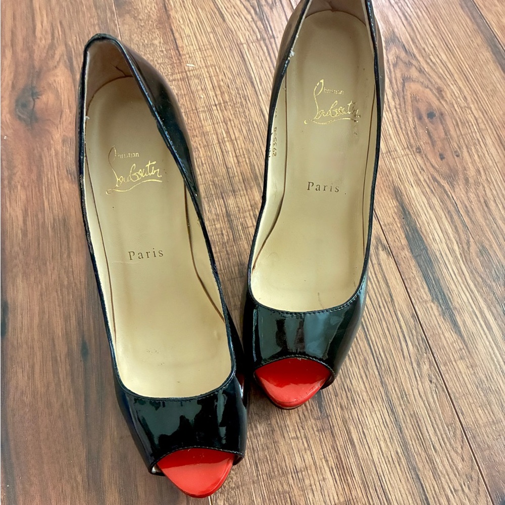 EUC AUTHENTIC Christian Louboutin
Very privé patent leather peep toe heels - Picture 2 of 10